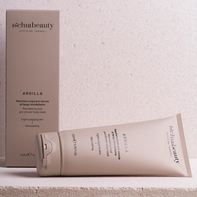 Maschera-corpo-pre-doccia-al-fango-rimodellante-con-acqua-termale-di-Ischia